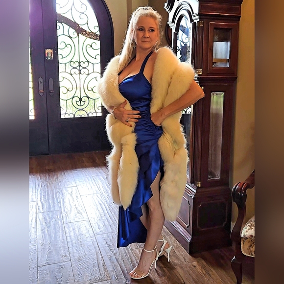 Push, Luscious Ivory Fox Fur Wrap with Tails - Picture 12 of 17